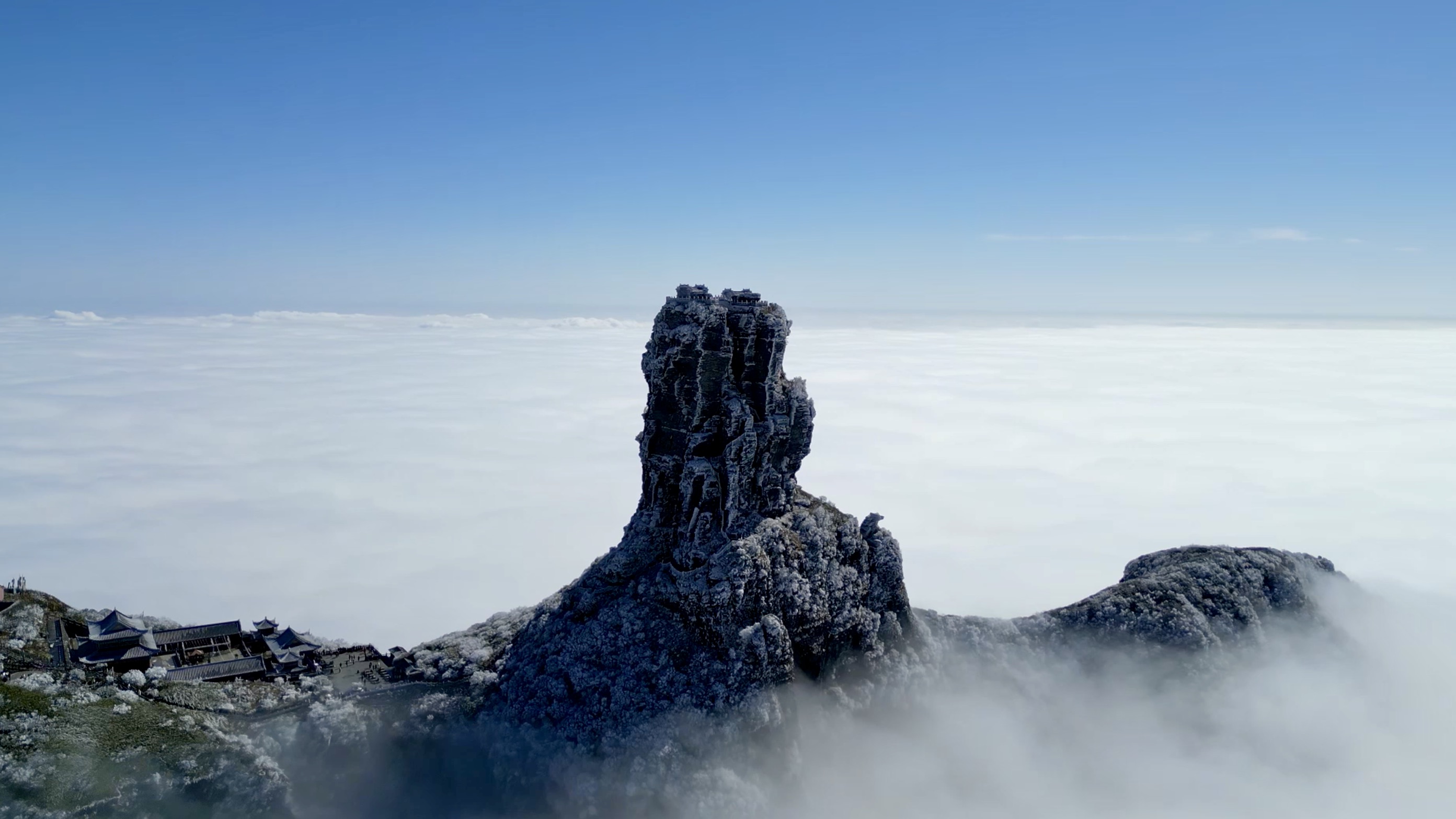 Above the clouds: Cinematic Mount Fanjing in southwest China
