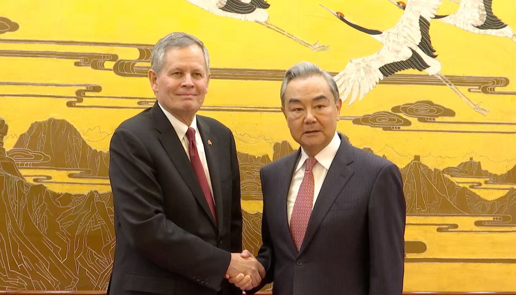 Wang Yi: China ready to stabilize and improve China-US ties