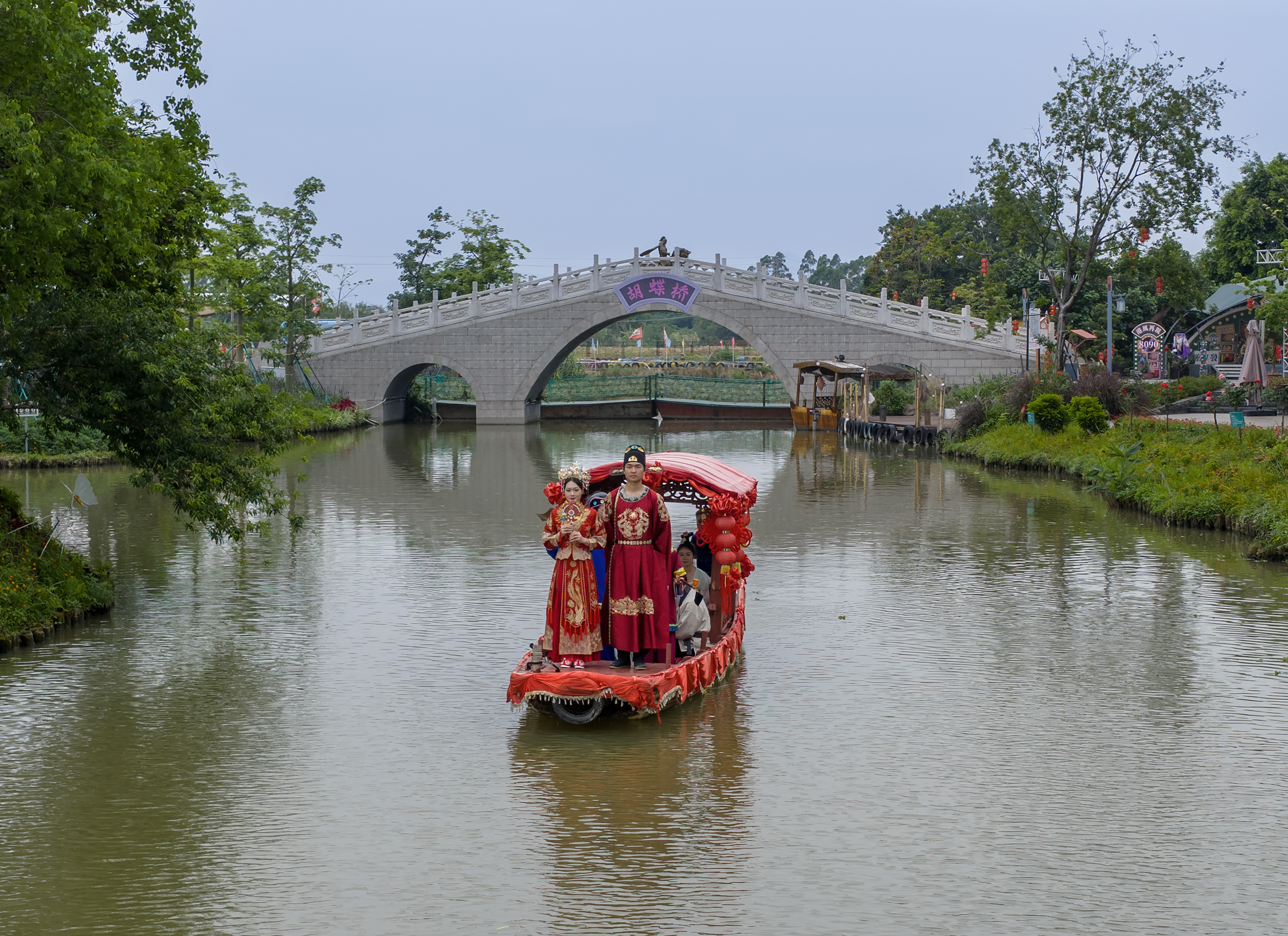 A water wedding performance is seen at Gulao Water Town in Heshan City, south China's Guangdong Province on May 4, 2026. /IC