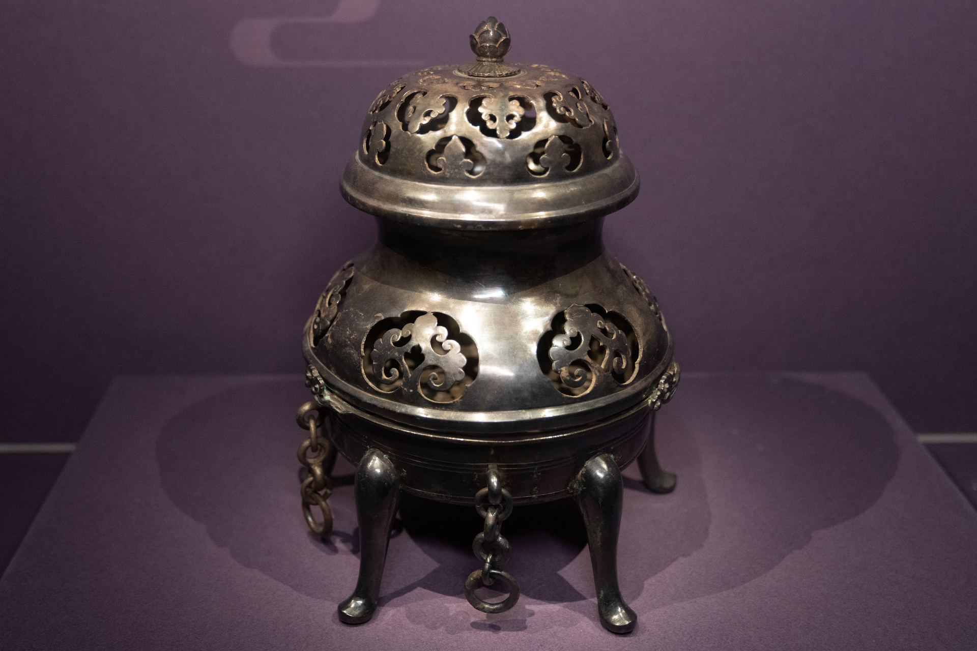 An auspicious-smelling incense burner