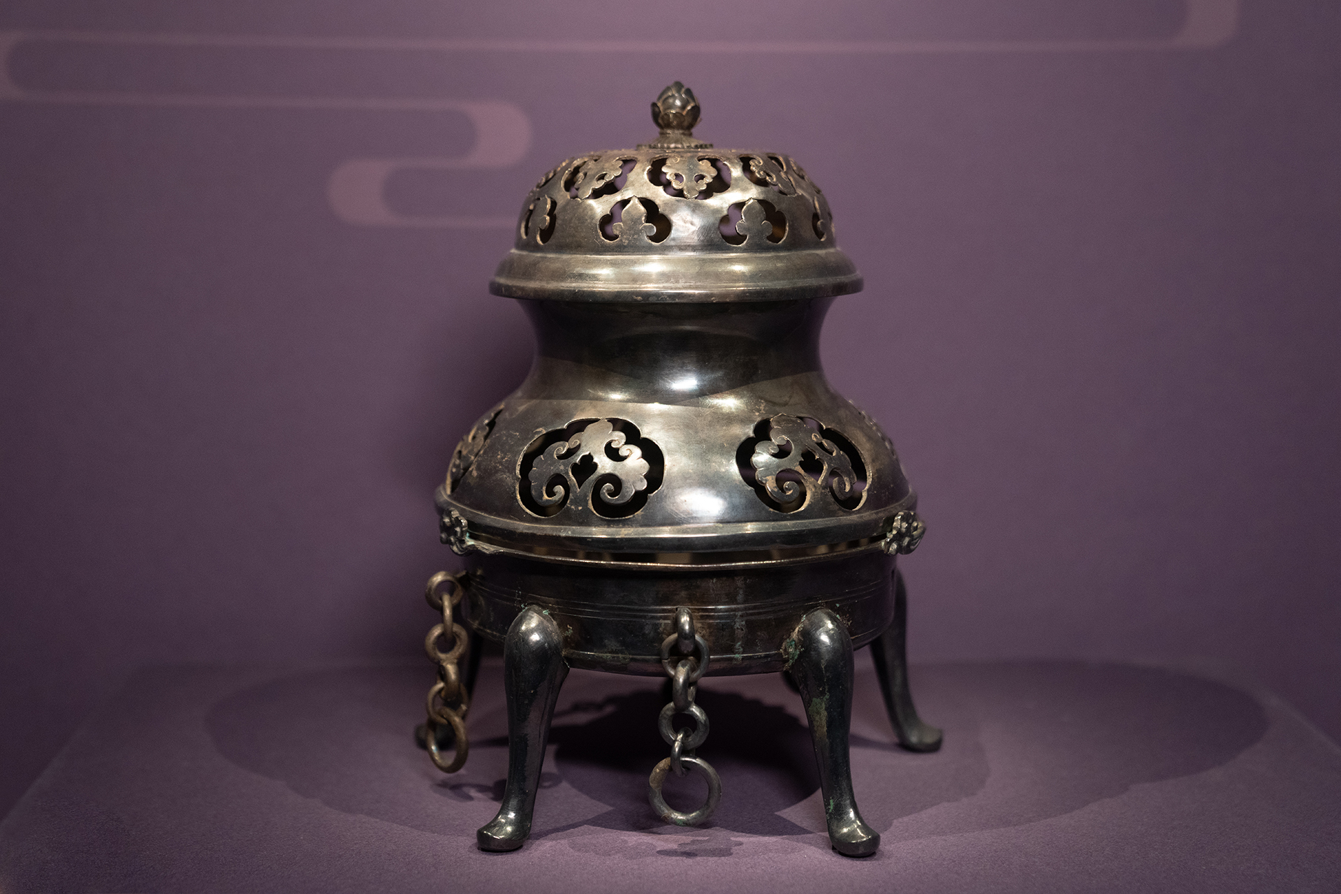 An auspicious-smelling incense burner