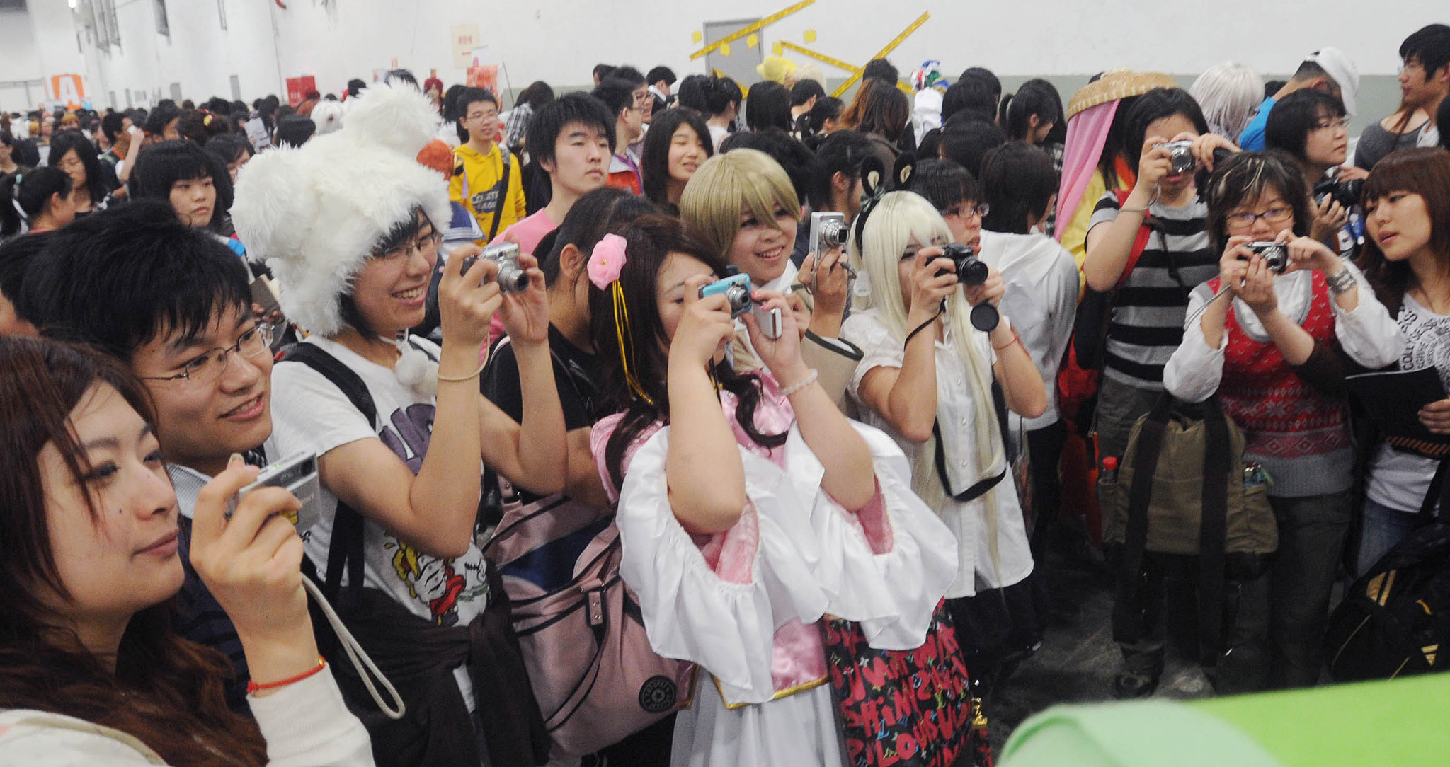 Attendees capture stage performances with cameras during CP 6 in Shanghai, east China, May 24, 2010. /VCG