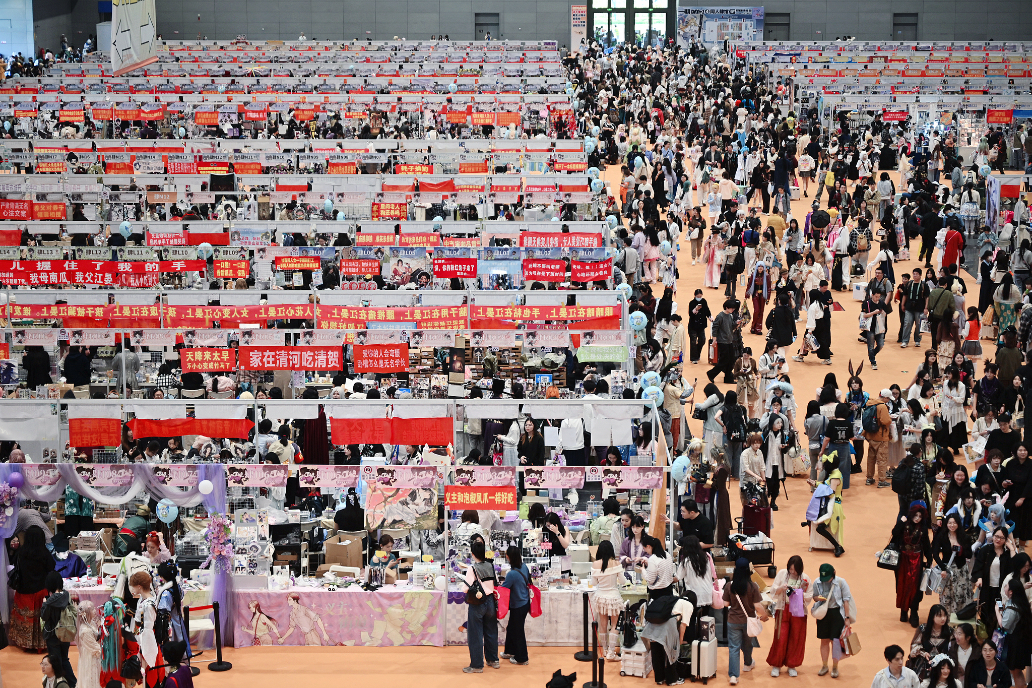Visitors attend the CP32 at Hangzhou Grand Convention and Exhibition Center, May 1, 2026. /VCG