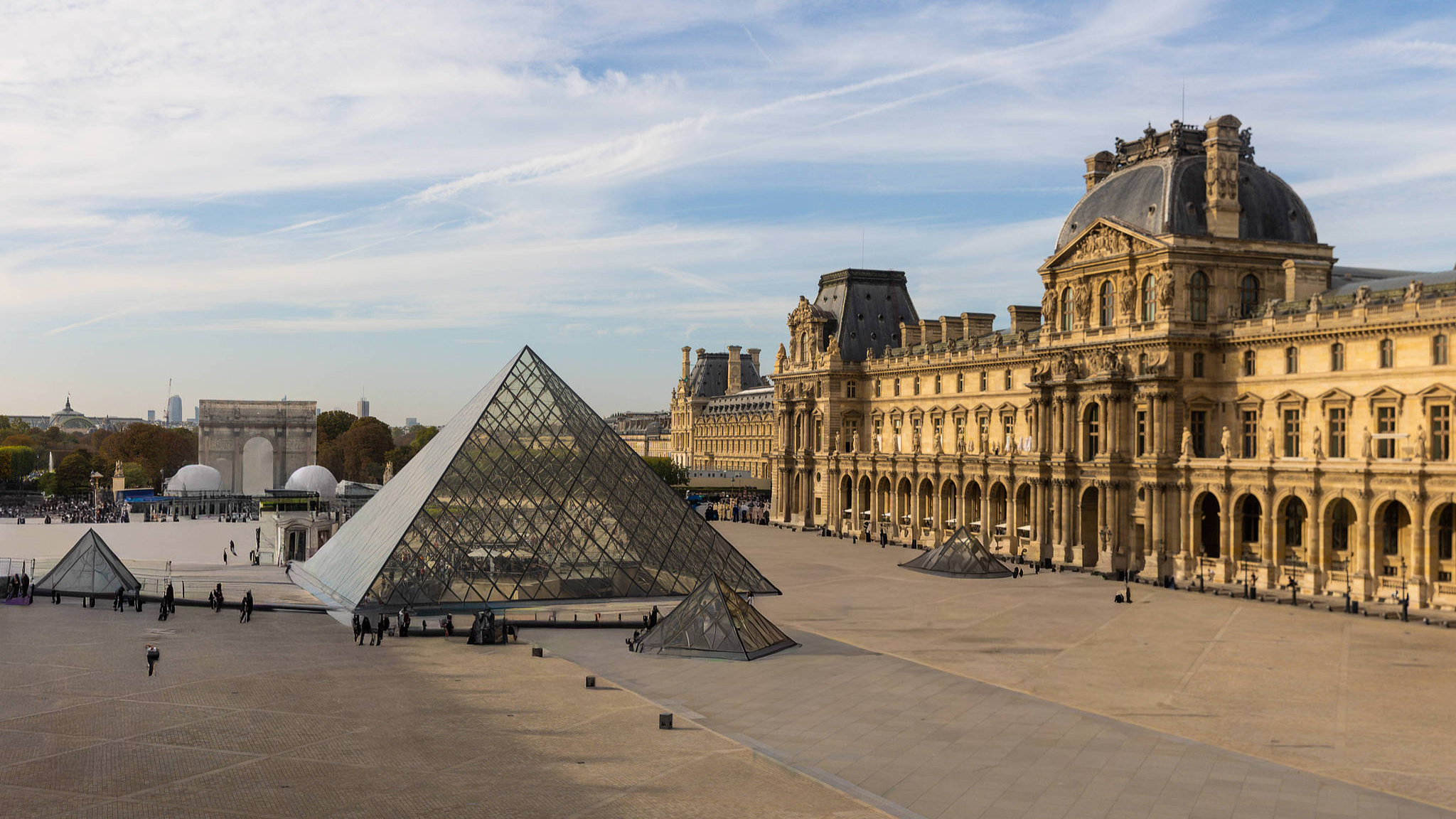 A view of the Louvre Museum in Paris, France. /VCG 