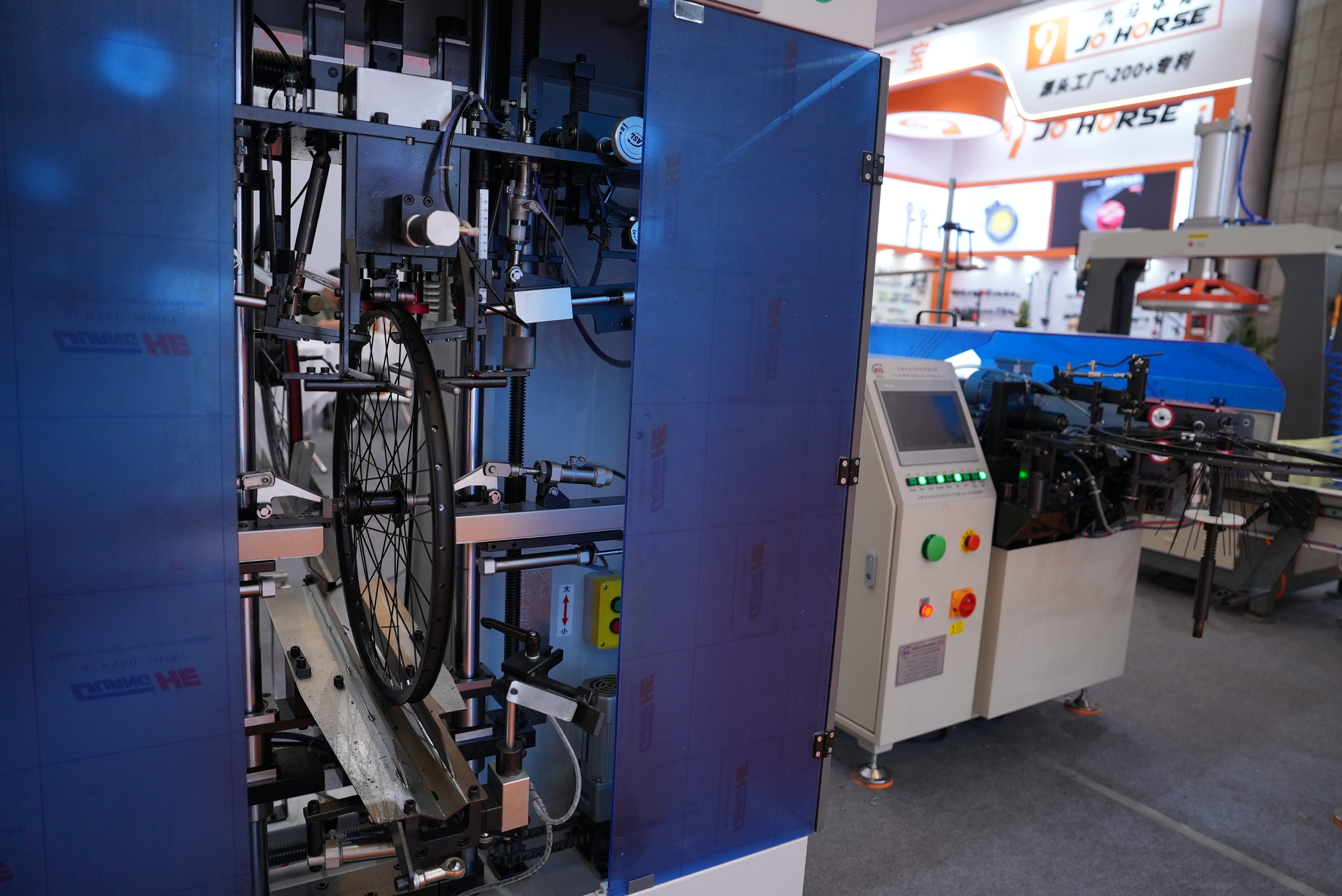 Chinese Manufacturing Powers Global Green Mobility