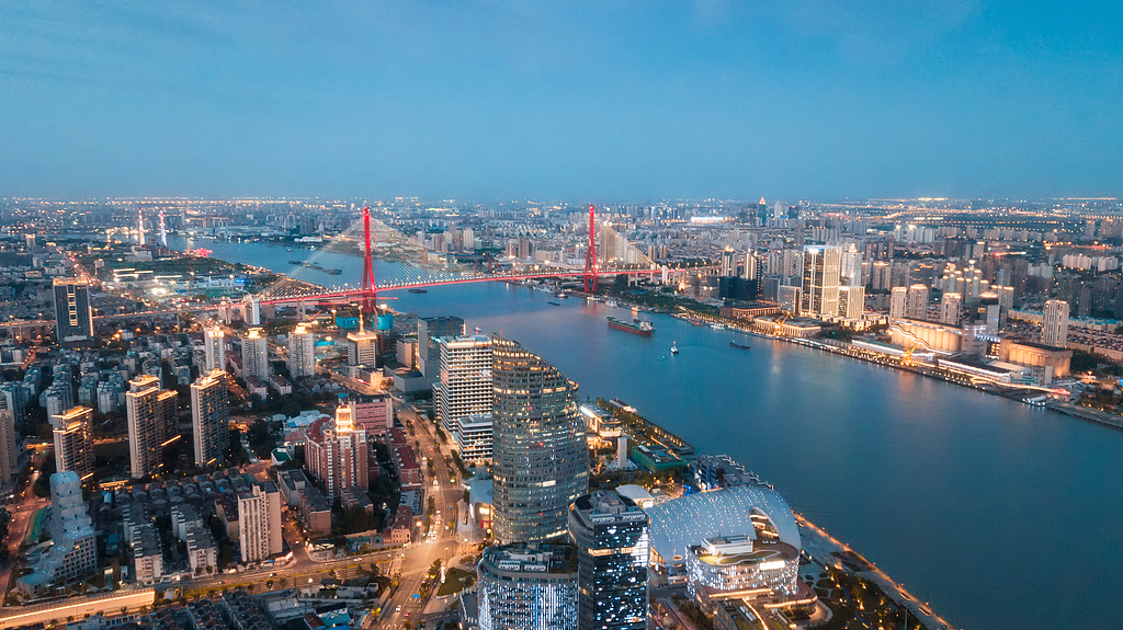 Live: Dazzling nightscape at Shanghai's Yangpu Riverside
