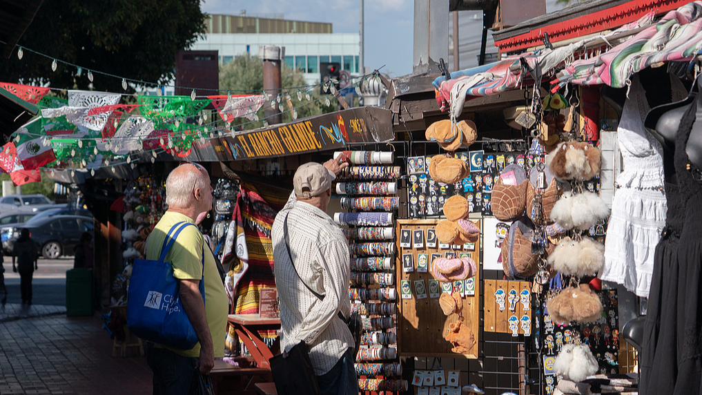 Shoppers on Olvera Street in Los Angeles, California, US, May 7, 2026. /VCG