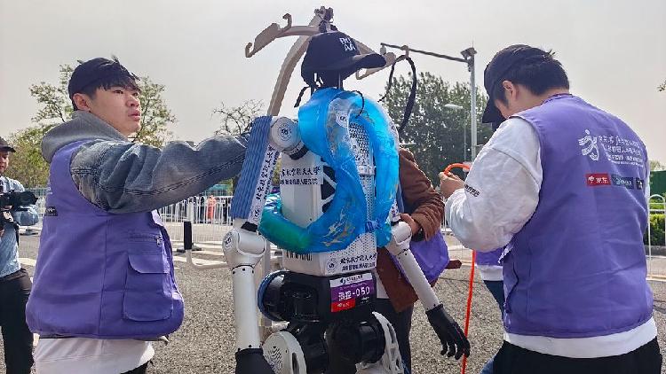 China's young professionals drive emerging, innovative industries