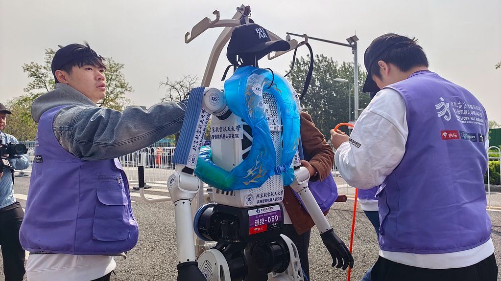 China's young professionals drive emerging, innovative industries