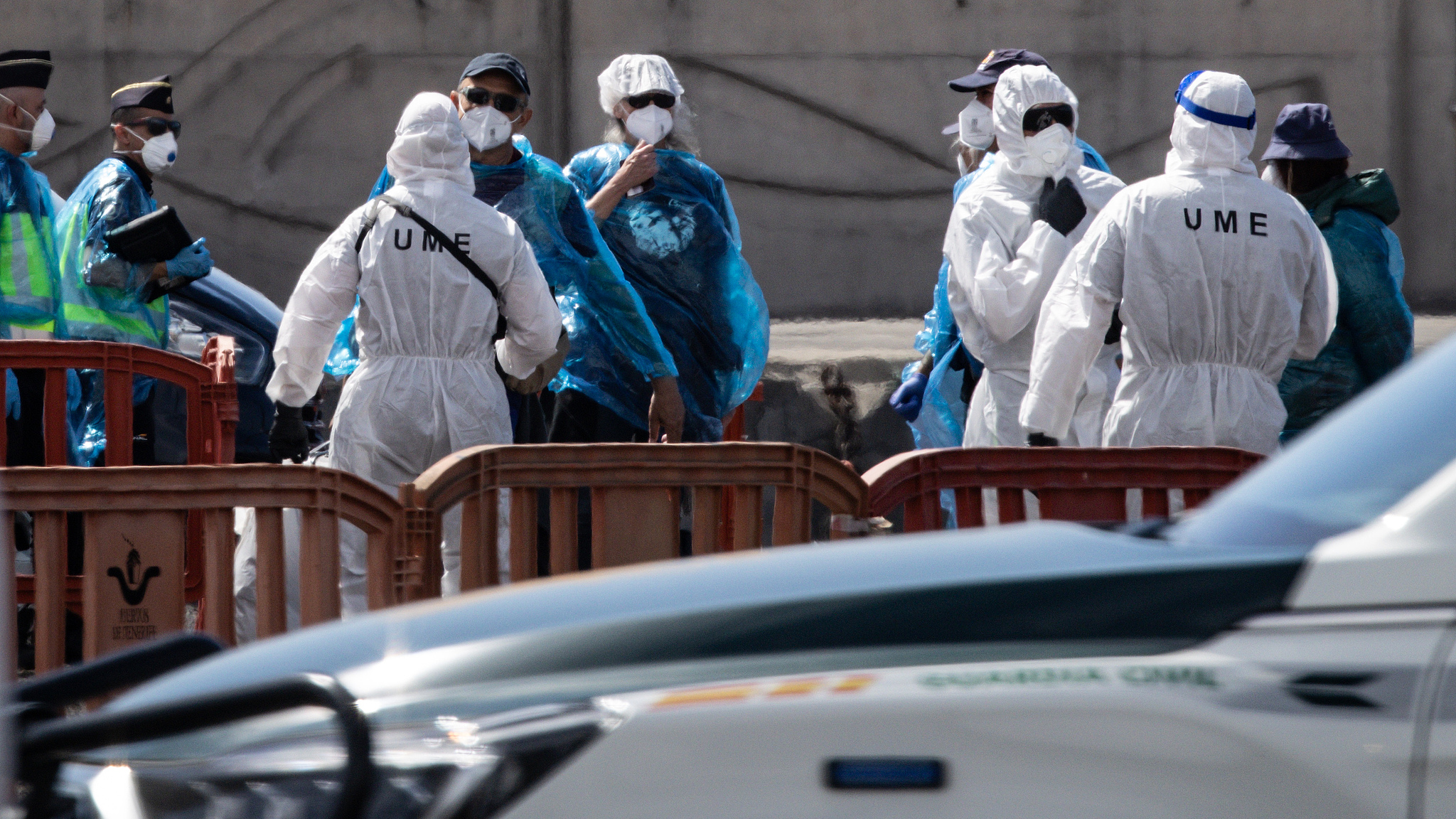 Live: Evacuation of hantavirus-hit cruise ship underway