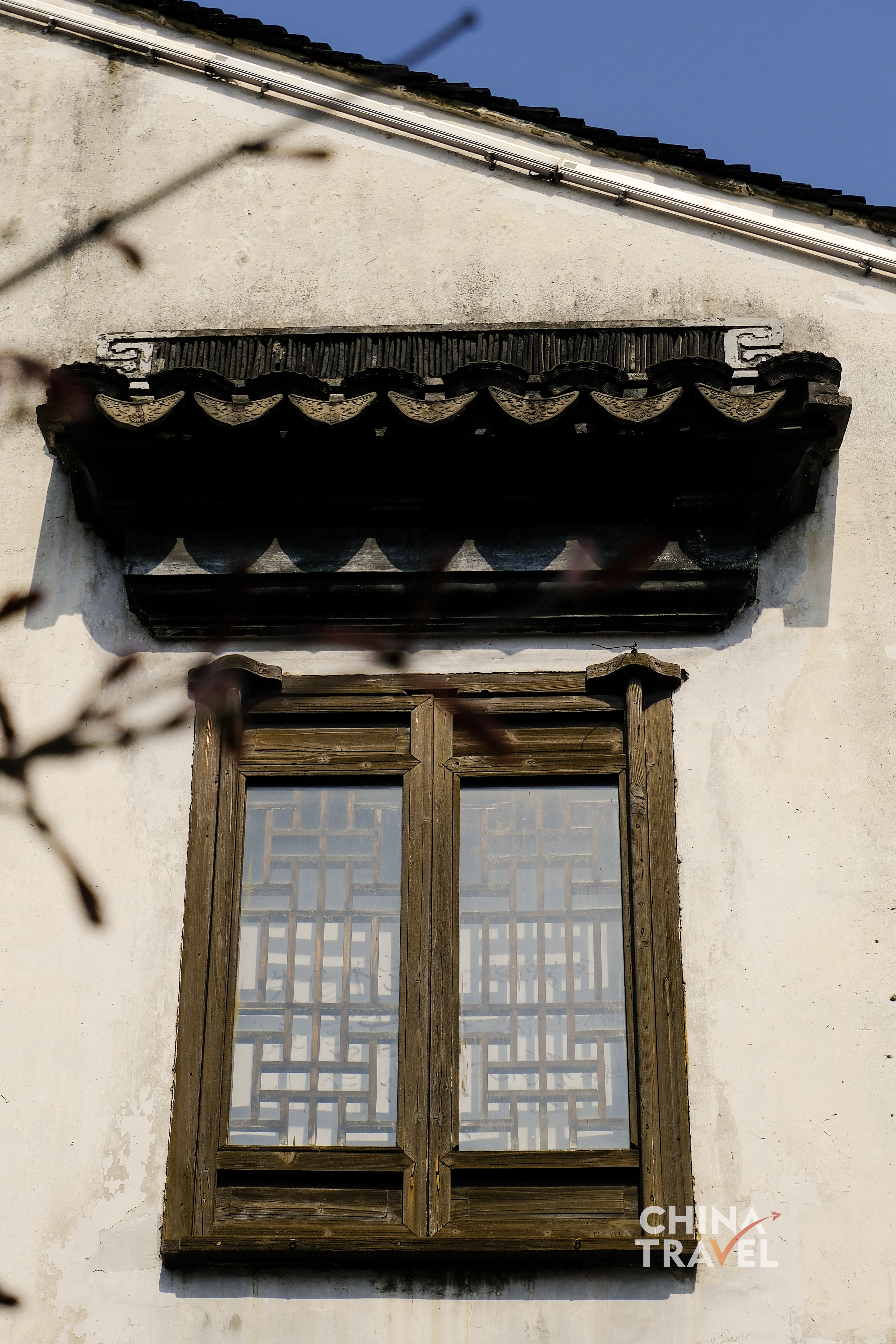 Whitewashed walls and dark tiled roofs define Suzhou's architectural language, where restraint and proportion create a quiet visual order. /CGTN