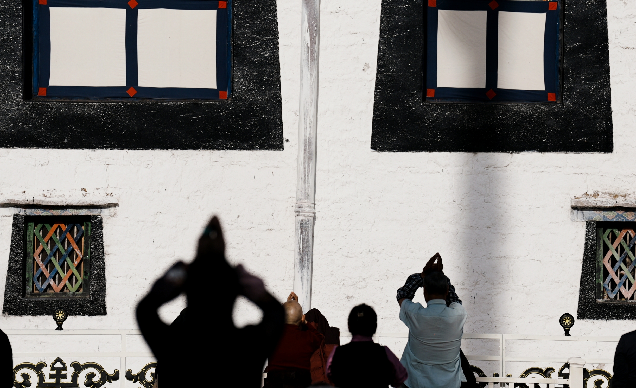 Xizang Snapshots: The rhythm of faith in Lhasa