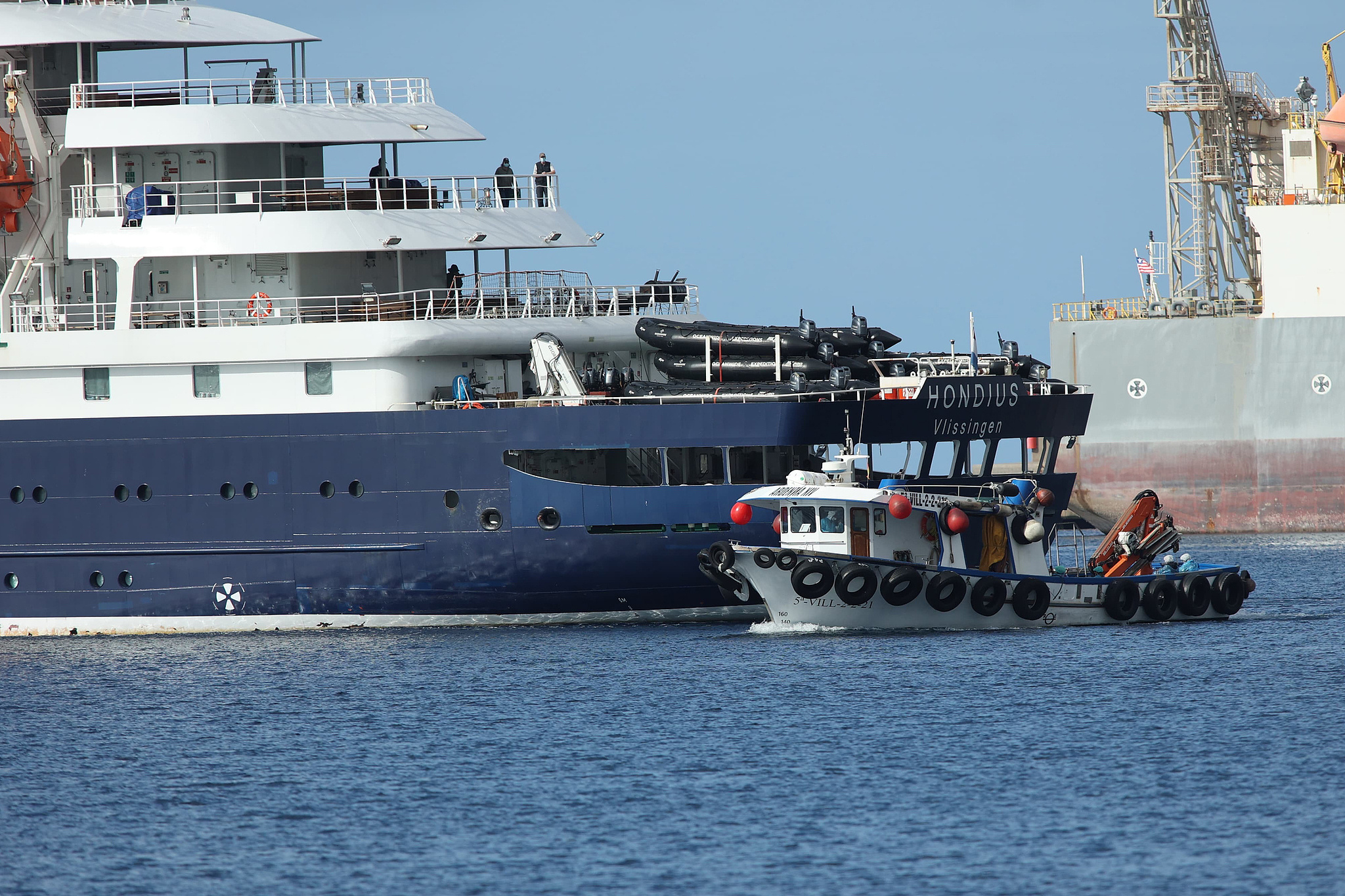 Passengers get evacuated from the cruise ship MV Hondius anchored near the port of Granadilla of Tenerife, Canary Islands, Spain, May 10, 2026. /VCG