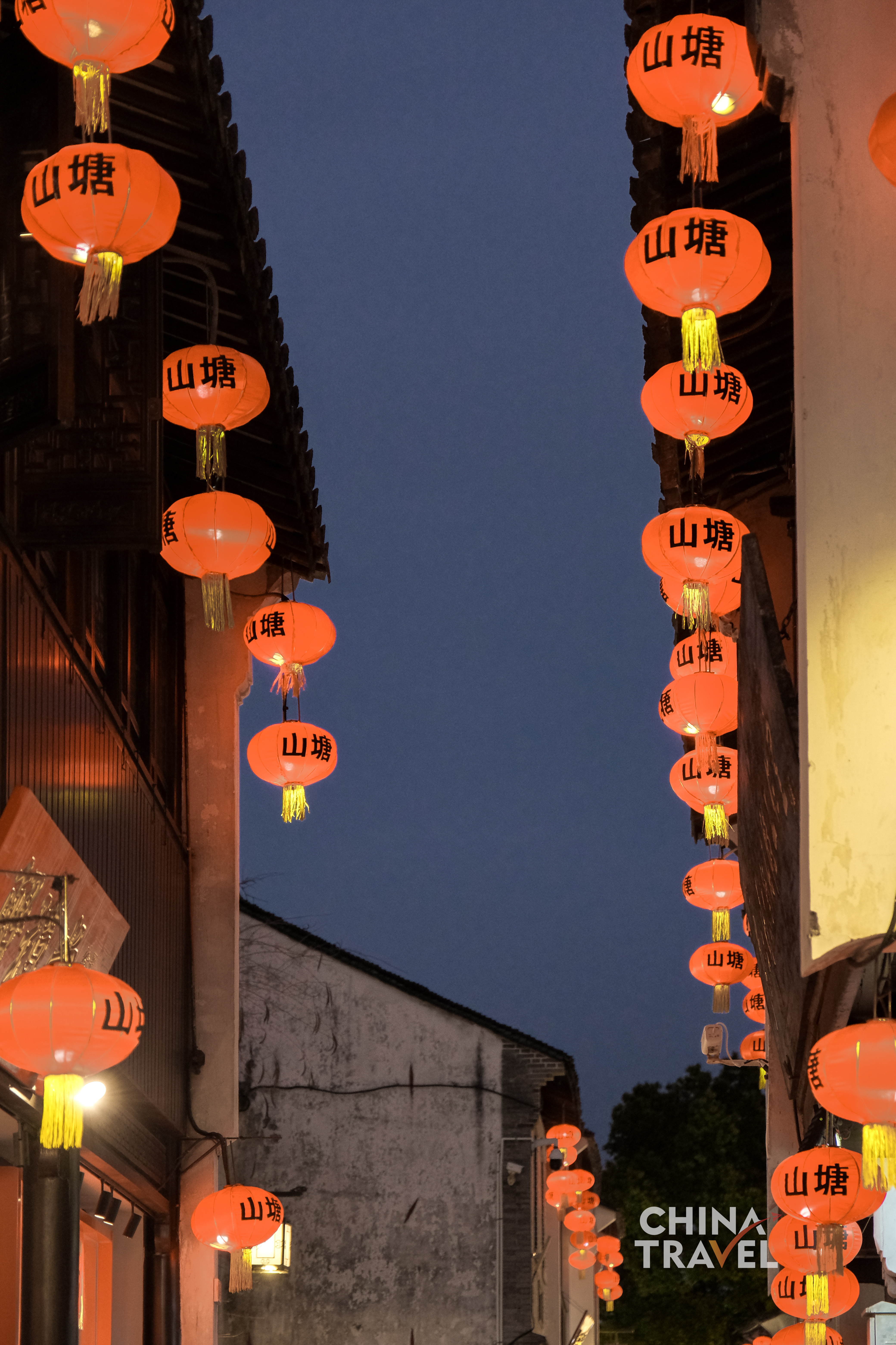 Red lanterns line the canal, casting warm light across white walls and tiled roofs along Shantang Street. /CGTN