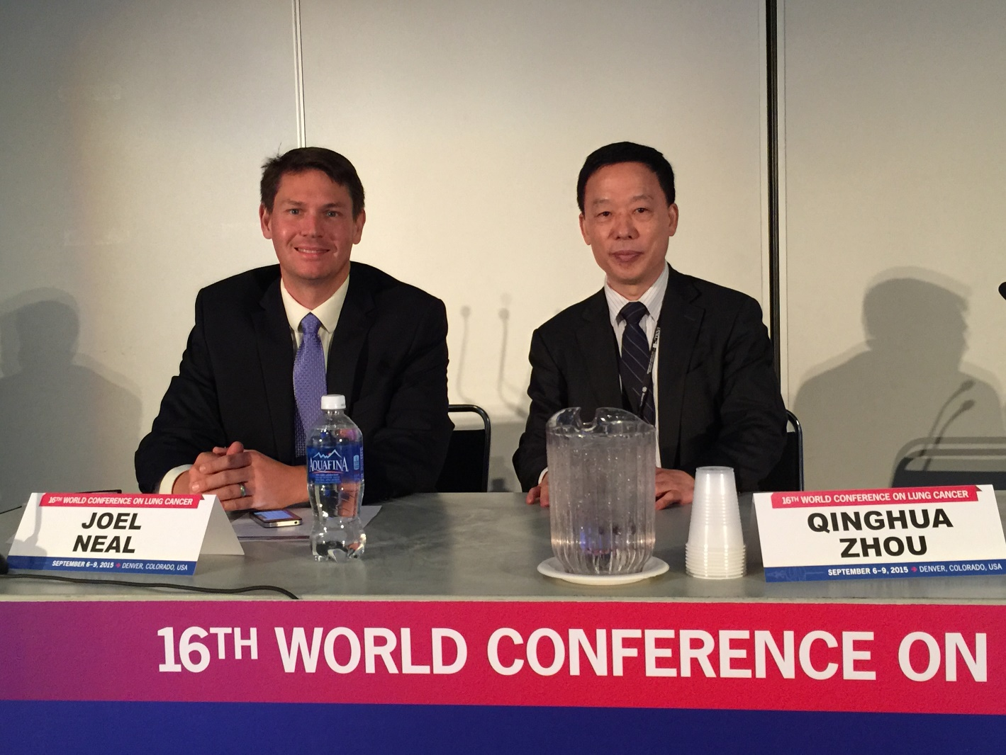 Professor Zhou Qinghua (R) and Professor Joel Neal, director of Thoracic Oncology at a Harvard Medical School affiliated hospital, co-chairing the surgical plenary session at the 16th World Conference on Lung Cancer. /Courtesy of Zhou Qinghua
