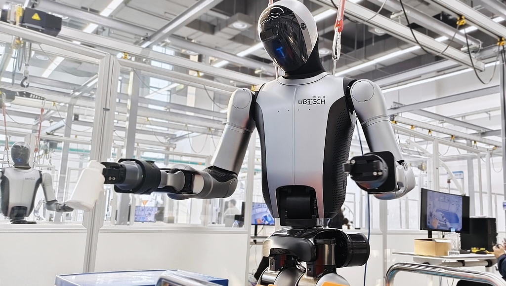  A robot is being trained in an artificial intelligence innovation and education base, Fangchenggang, south China's Guangxi Zhuang Autonomous Region, March 13, 2026. /VCG