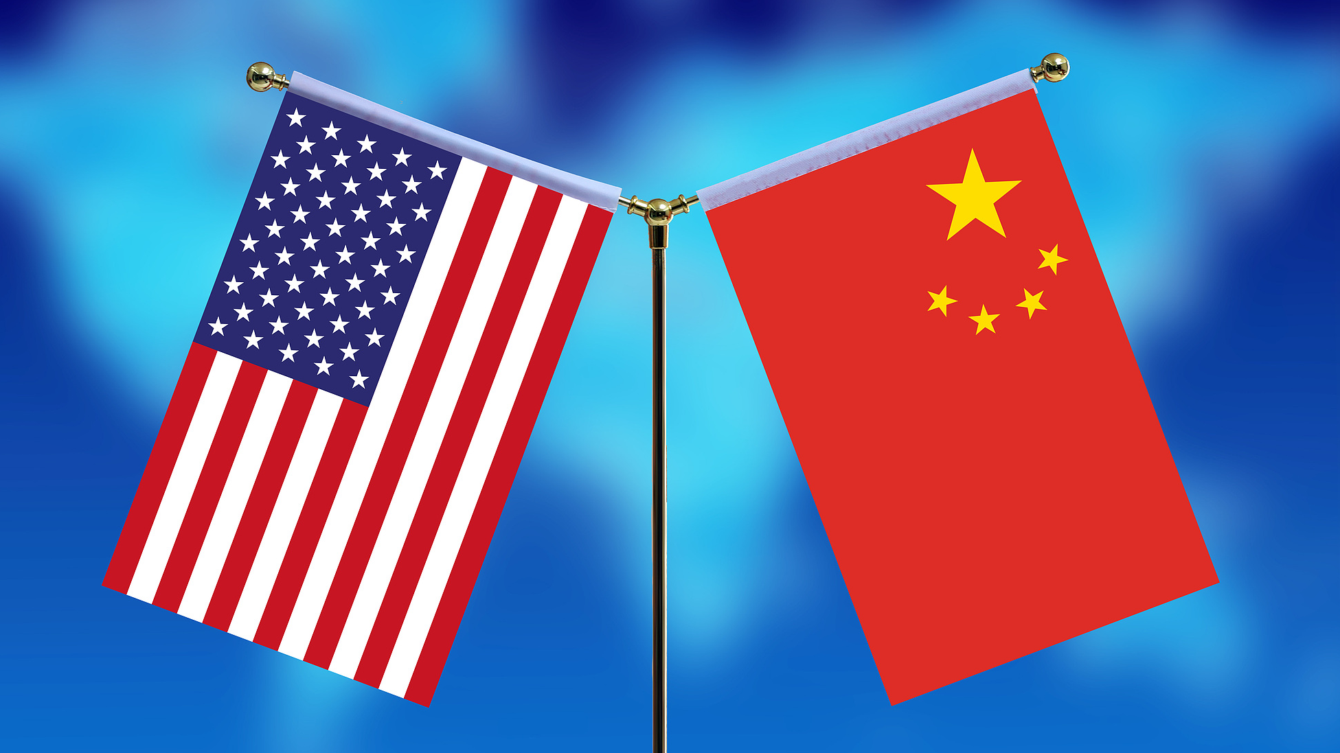 National flags of China (R) and the United States. /VCG