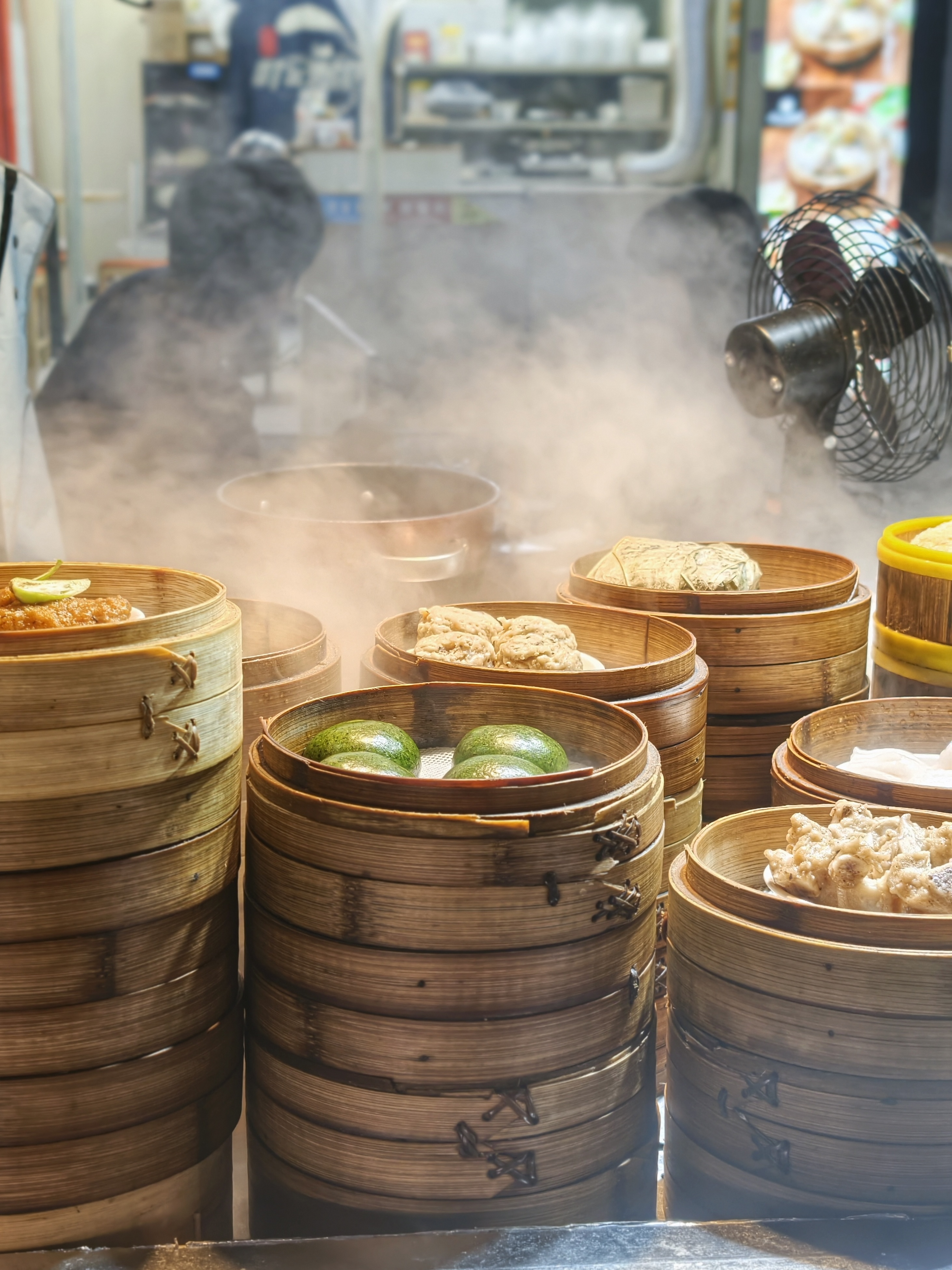 A view of night markets in Shenzhen /CGTN