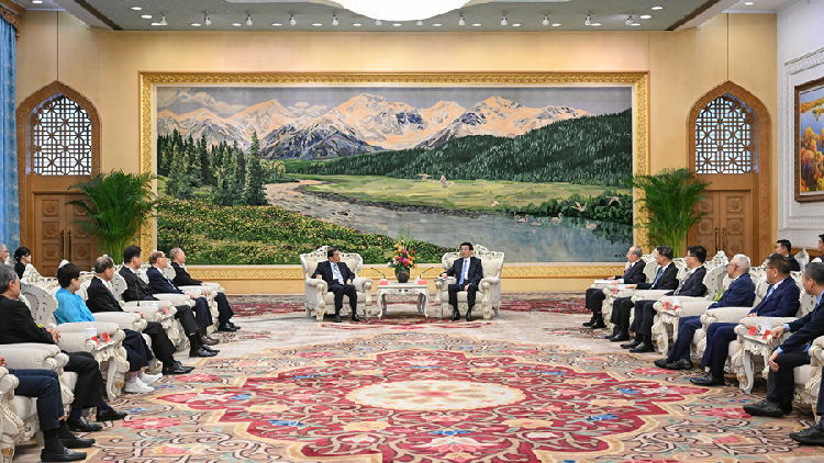 Top political advisor urges cross-strait promotion of Chinese culture