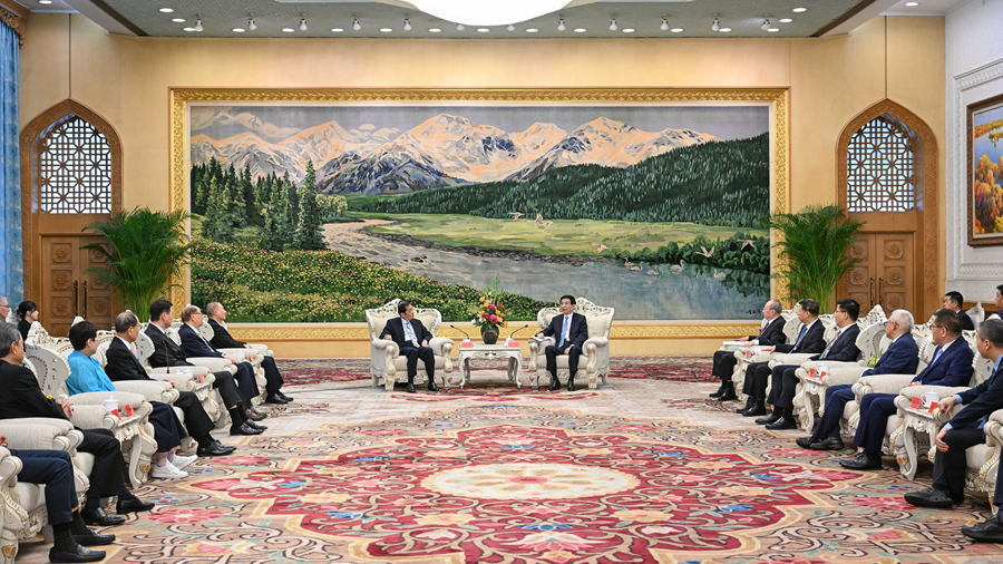 Top political advisor urges cross-strait promotion of Chinese culture