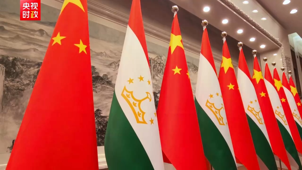 Xi, Tajik president attend cooperation documents signing ceremony
