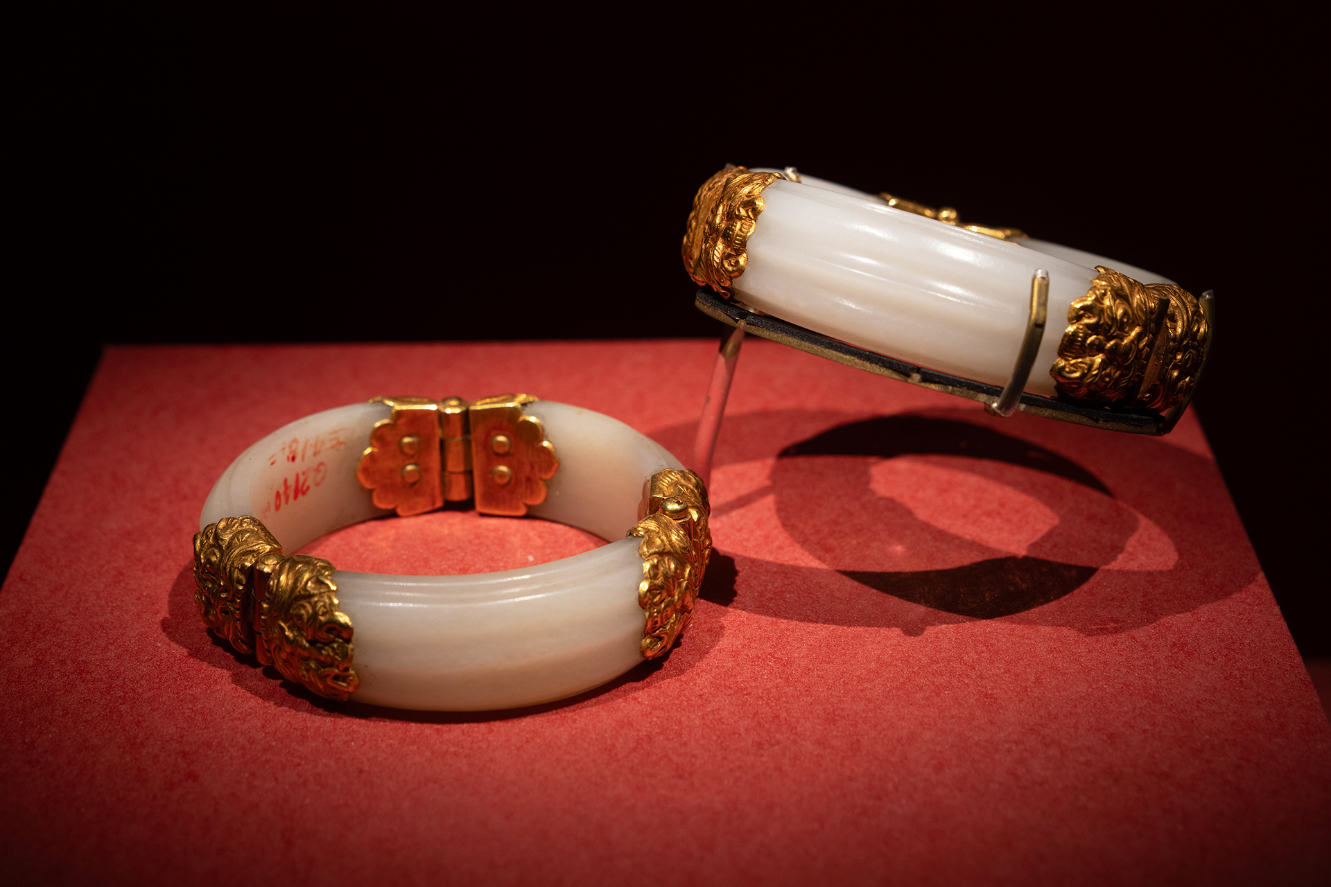 Ancient auspicious jewelry: The exquisite splendor of gold and jade