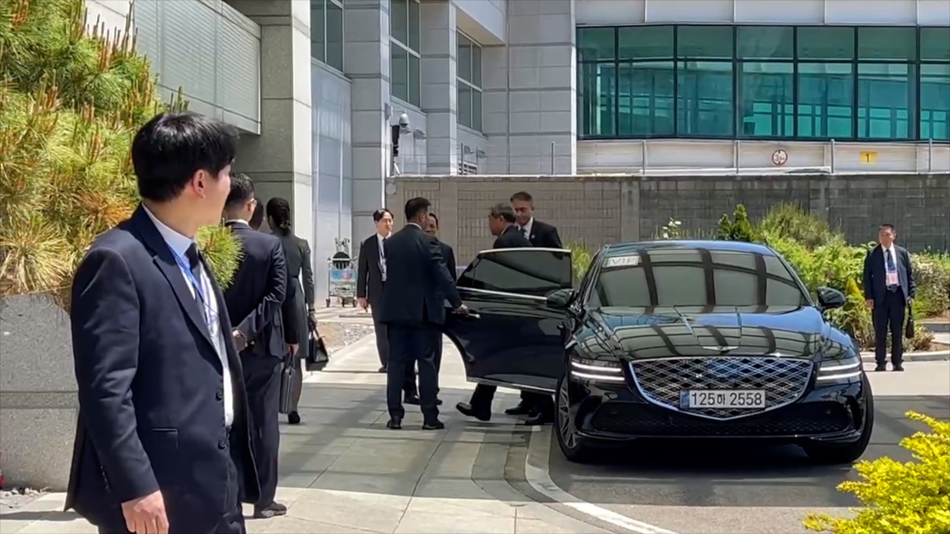 China, US start economic, trade consultations in ROK