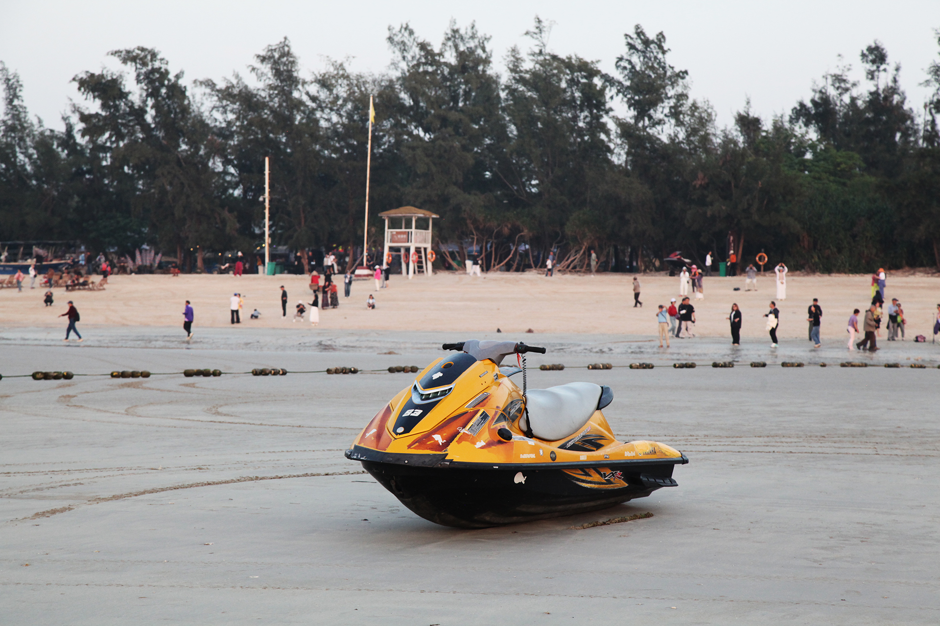 Visitors enjoy the seaside atmosphere at sunset at Shiluokou Beach on Weizhou Island in Beihai, Guangxi. /CGTN
