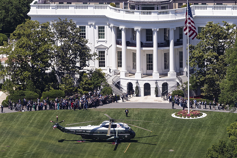 US President Donald Trump (C) walks across the South Lawn to Marine One in Washington DC, USA, May 12, 2026. /VCG