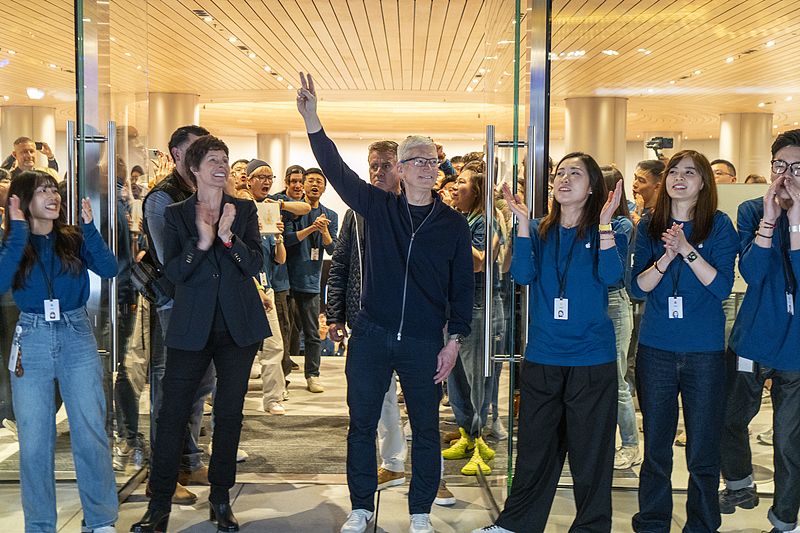 Tim Cook, Apple Executive Chairman, center, during the opening of the new Apple Inc. Jingan store in Shanghai, China, March 21, 2024. /VCG