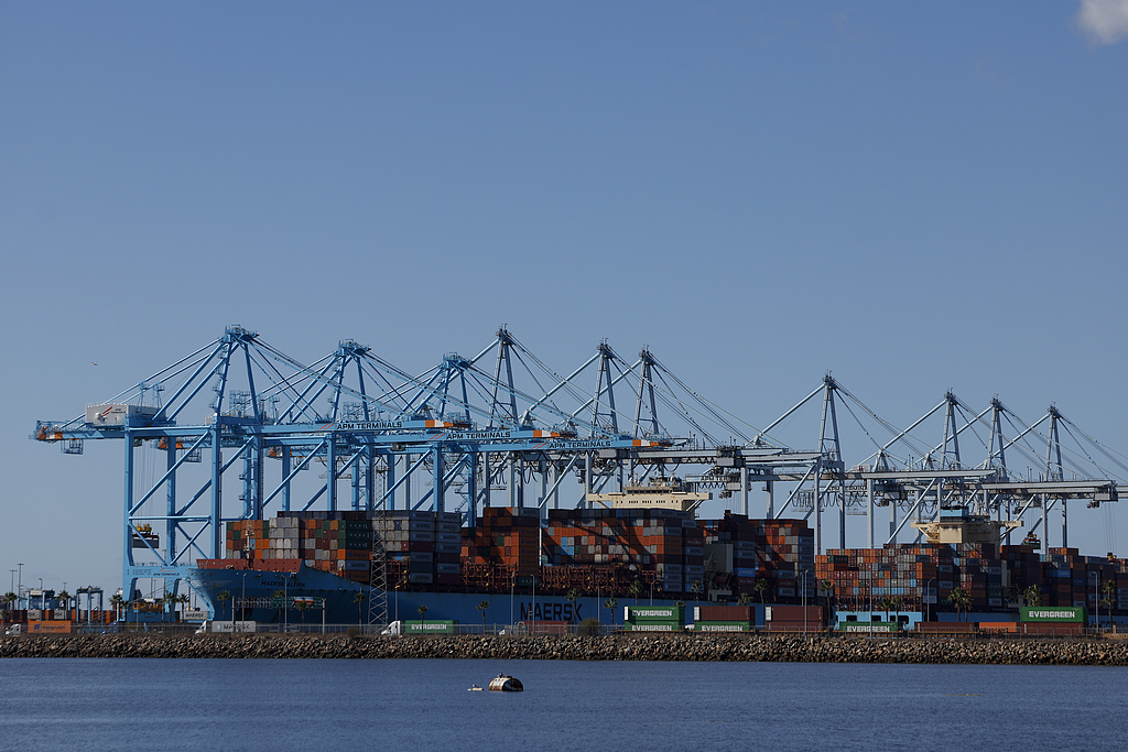 Shipping containers are stacked at the Port of Los Angeles in Los Angeles, California, October 15, 2025./ VCG