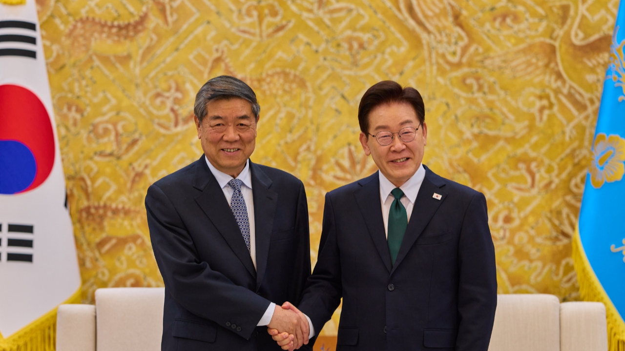 ROK president meets with Chinese vice premier in Seoul