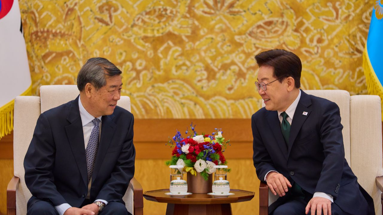 Chinese Vice Premier He Lifeng meets with President of the Republic of Korea (ROK) Lee Jae Myung at the presidential office in Seoul, Republic of Korea, on May 13, 2026. 