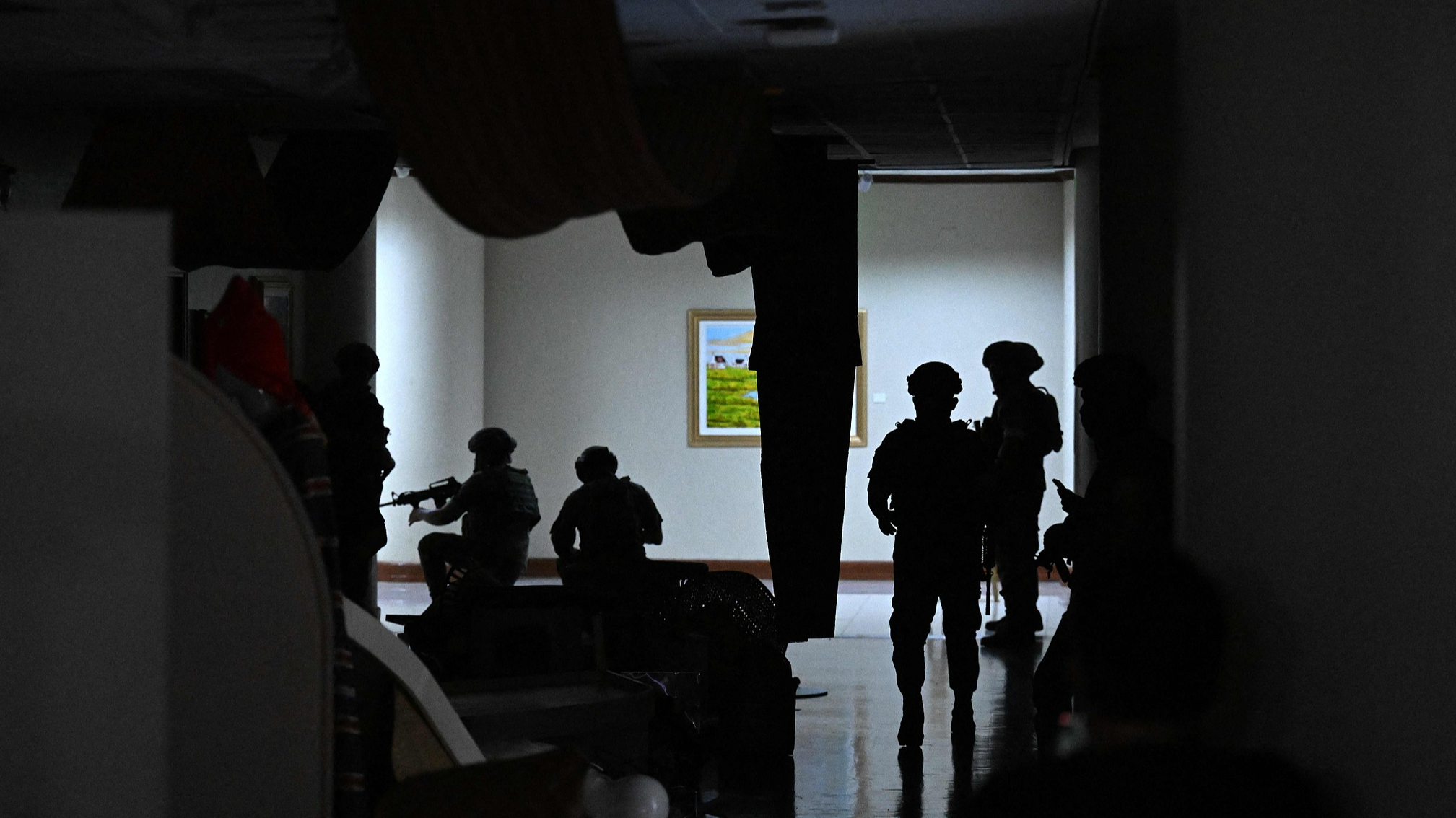 Philippine troops exchange gunshots inside the Senate of the Philippines, Pasay, Metro Manila, May 13, 2026. /VCG