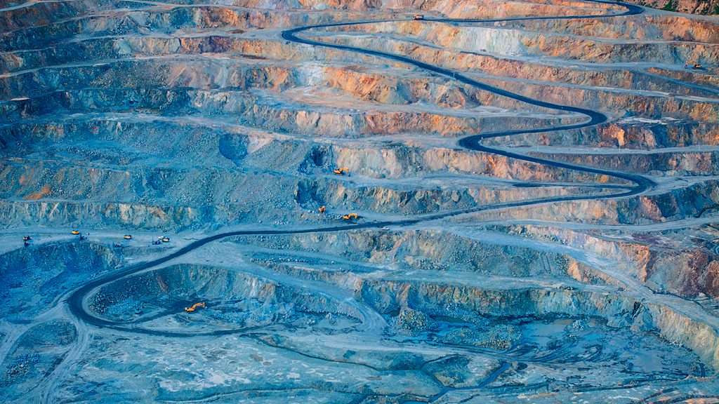 China discovers 200 medium and large mineral deposits in 2025