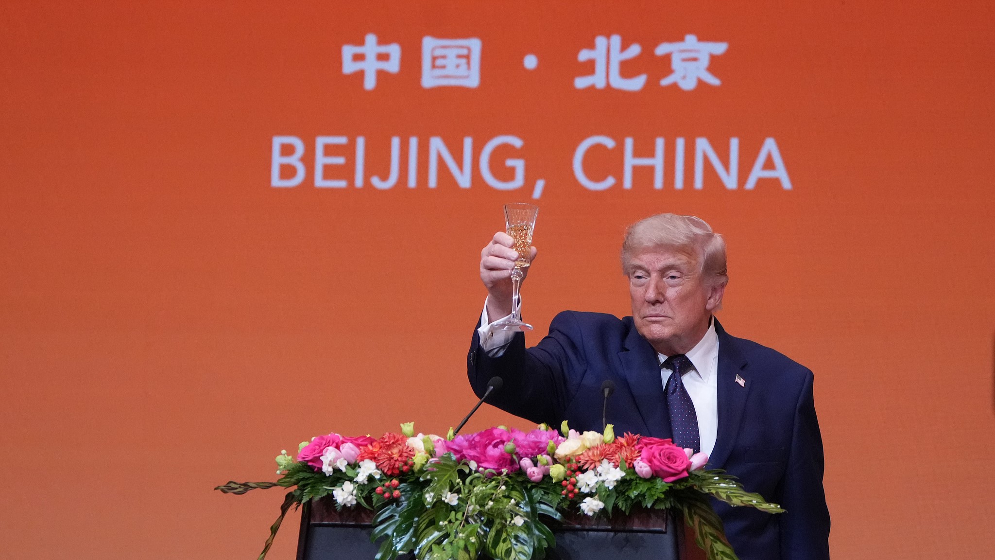 US President Donald Trump proposes a toast during a state dinner at the Great Hall of the People, Beijing, China, May 14, 2026. /VCG