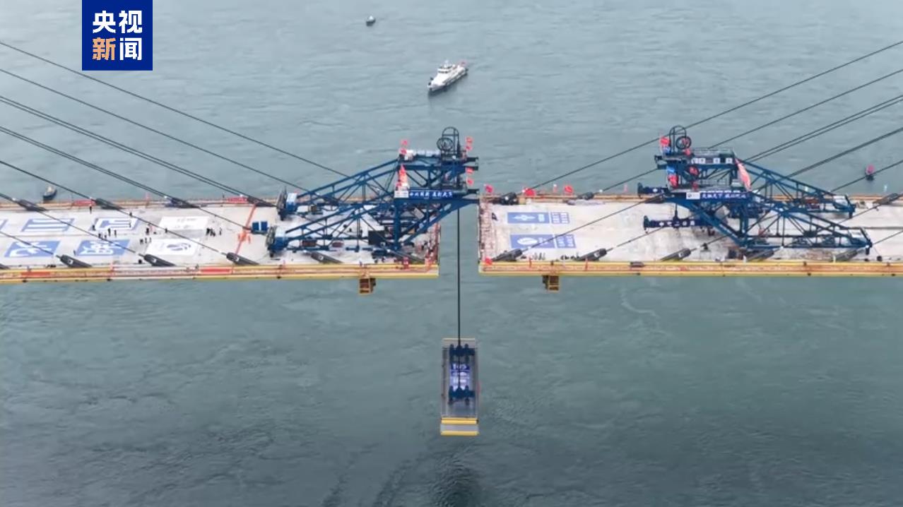 The Zhijiang Yangtze River Bridge, a key project on the Dangyang-Zhijiang-Songzi Expressway, completes its main closure, central China's Hubei Province, May 15, 2026. /CMG