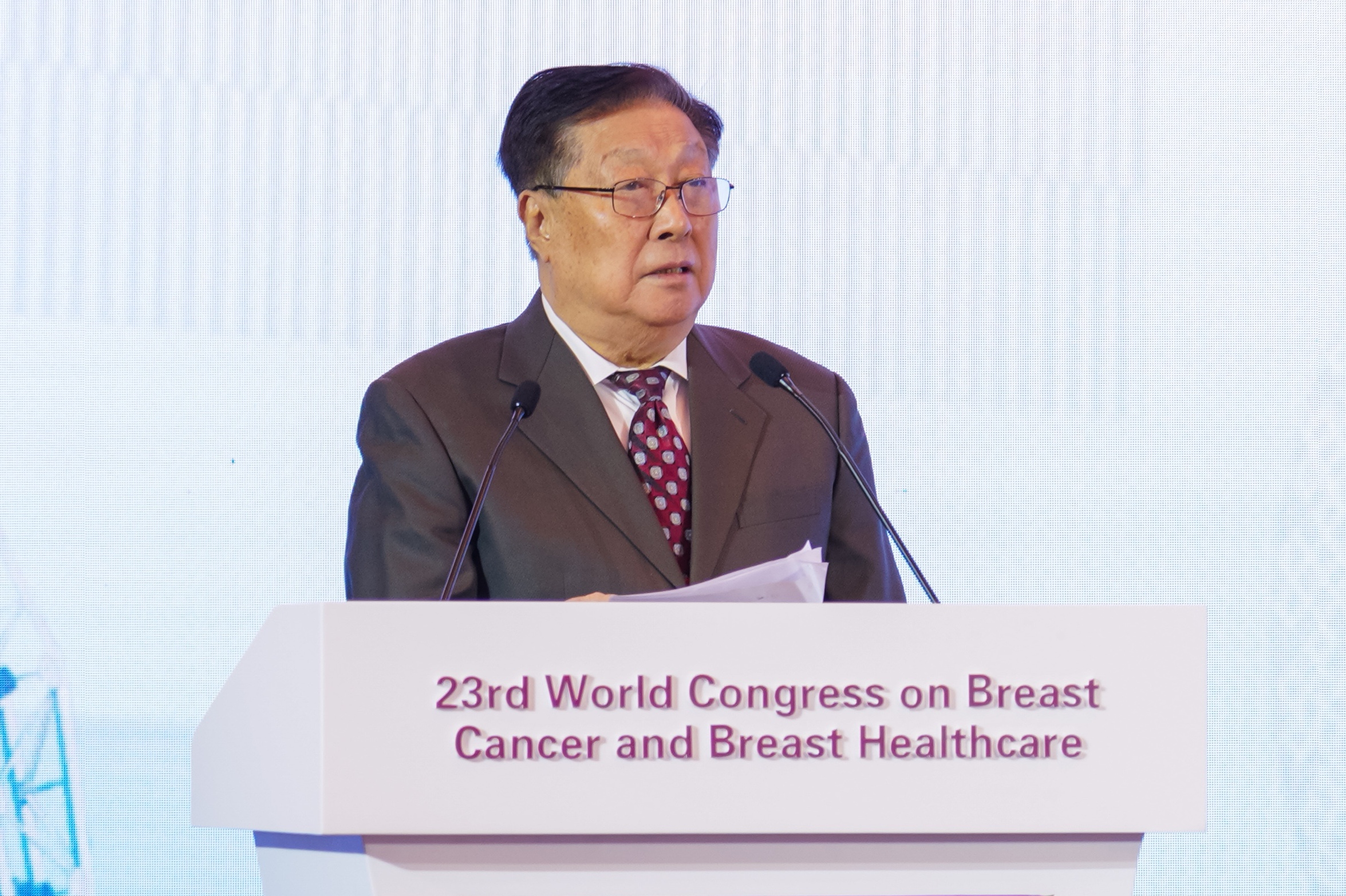 Hao Xishan delivers remarks during the 23rd World Congress on Breast Cancer and Breast Healthcare in Tianjin, China, May 9, 2026. /China Anti-Cancer Association