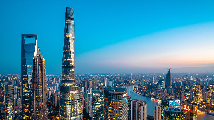 Live: Enchanting nighttime views of Shanghai along Huangpu River