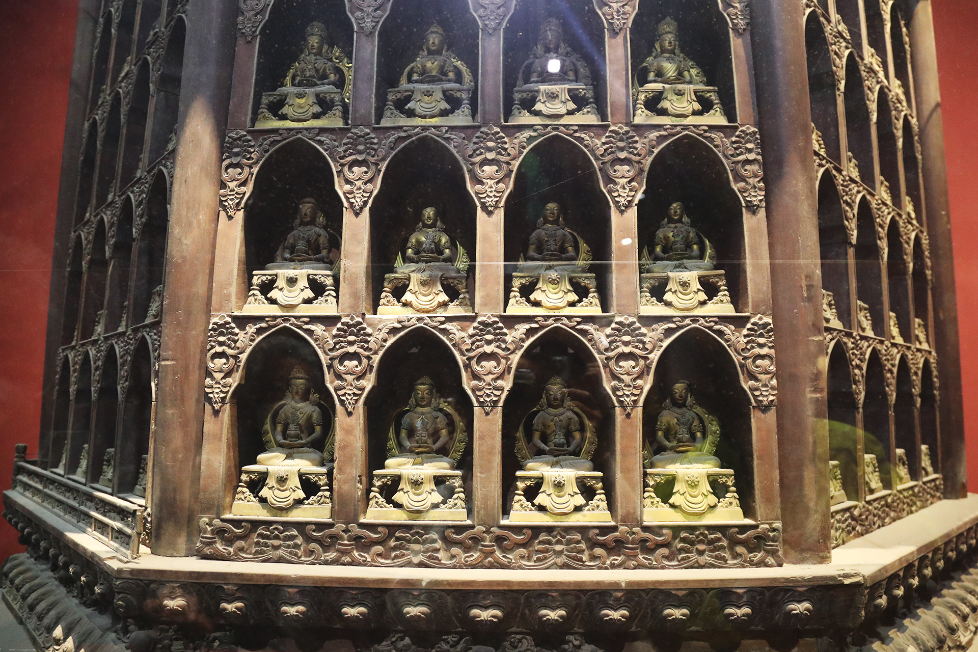 A close-up shows the Buddhist niches and gilded Buddhas of the golden nanmu pagoda at the Luoyang Museum in Henan Province. /CGTN