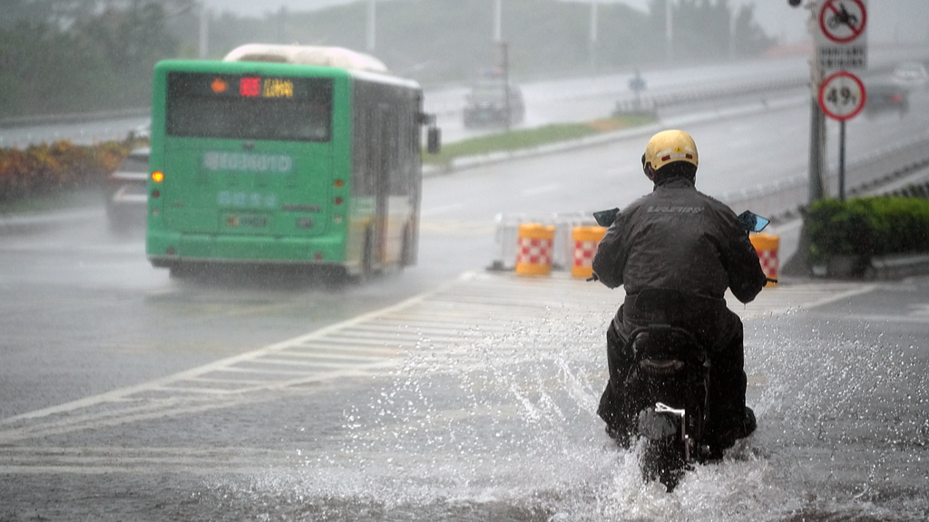 Foshan, south China's Guangdong Province, experiences heavy rain, May 15, 2026. /VCG