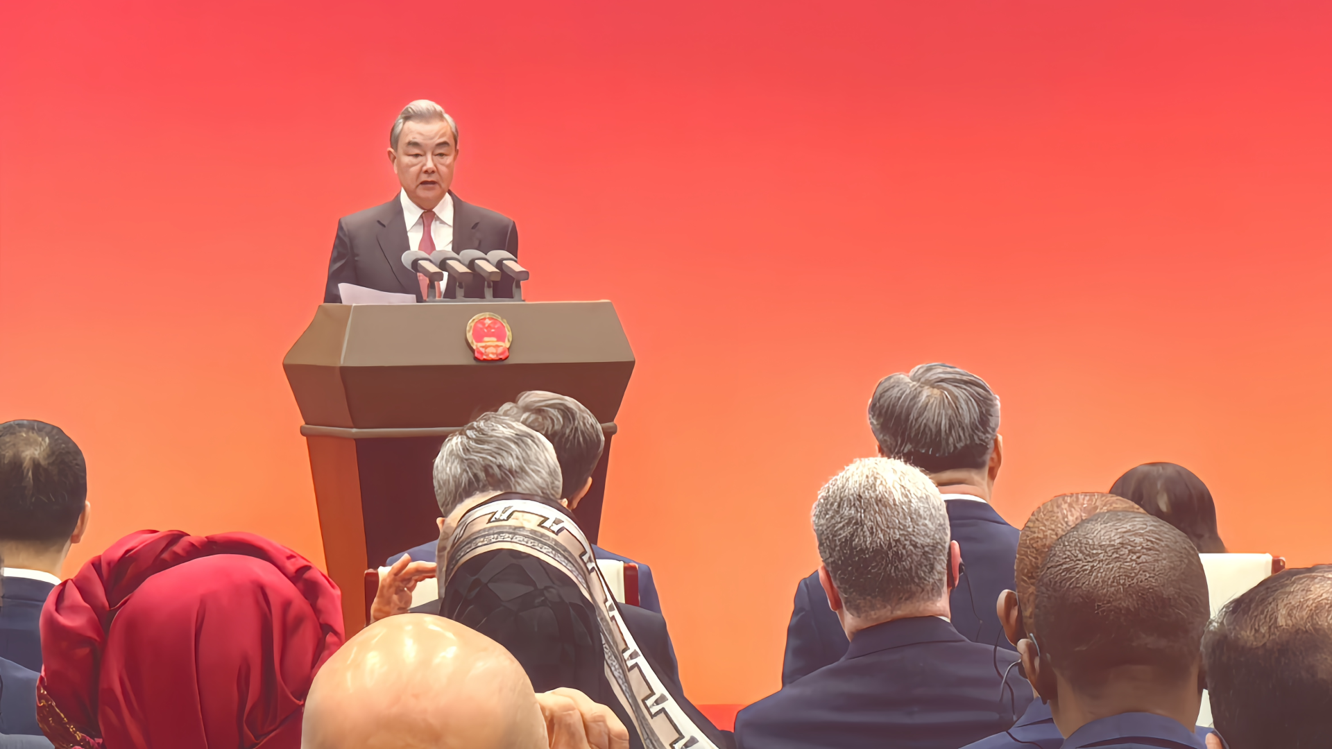 China presents Outstanding Diplomat Medal to 8 foreign diplomats