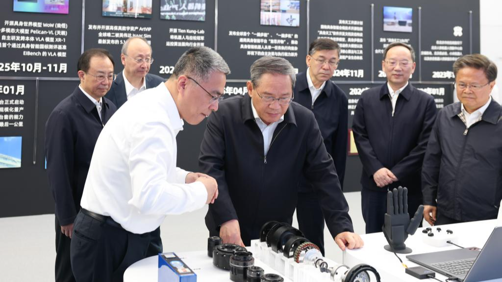 Chinese premier urges deep integration of AI, advanced manufacturing