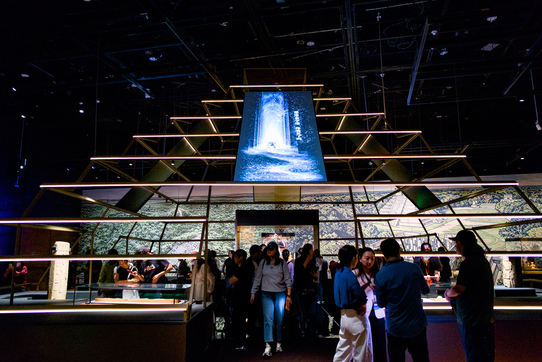 The Capital Museum presents a variety of exhibitions for visitors on May 18, 2026. /VCG