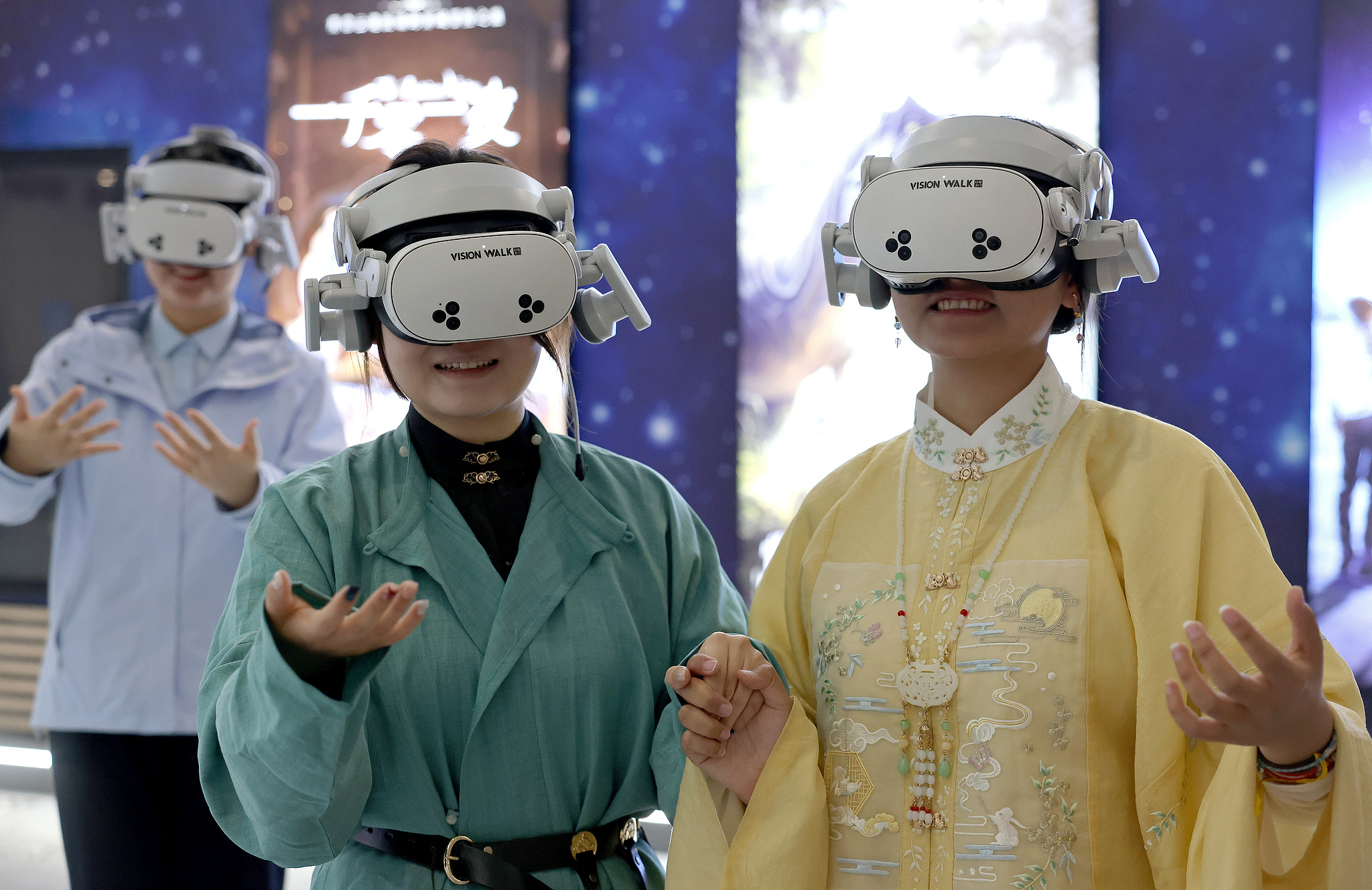 Visitors experience a virtual archaeological scene using VR headsets at a museum in Zaozhuang, Shandong Province on May 2, 2026. /VCG