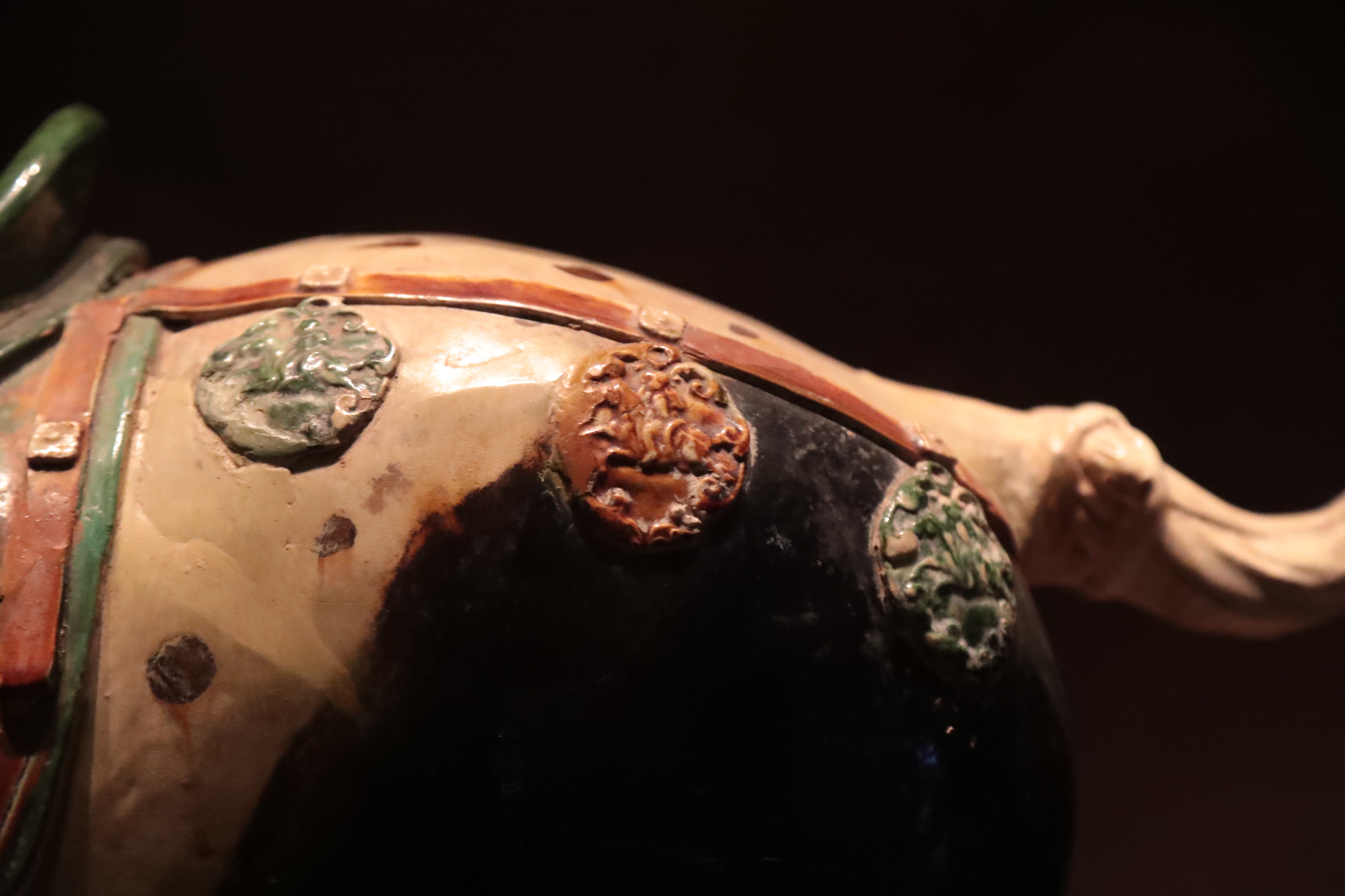 A close-up shows the details of the black-glazed pottery horse at the Luoyang Museum in Henan Province. /CGTN