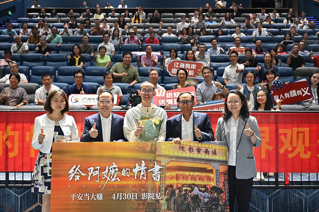 Lan Hongchun (center), director of the movie 