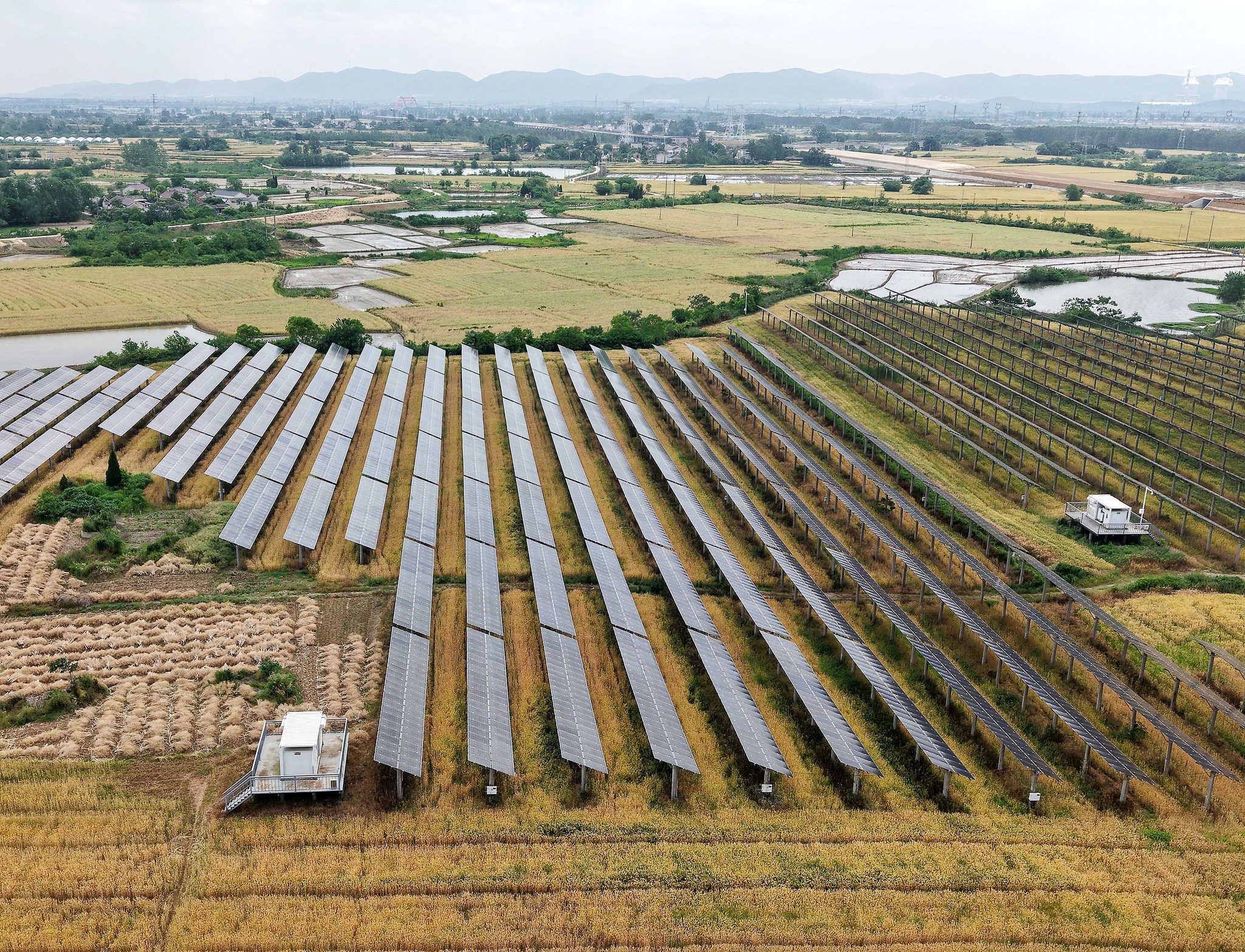 Rows of photovoltaic panels convert clean solar energy into green electricity in Taiping Village, Chaohu, Anhui Province, China, May 15, 2026. /VCG