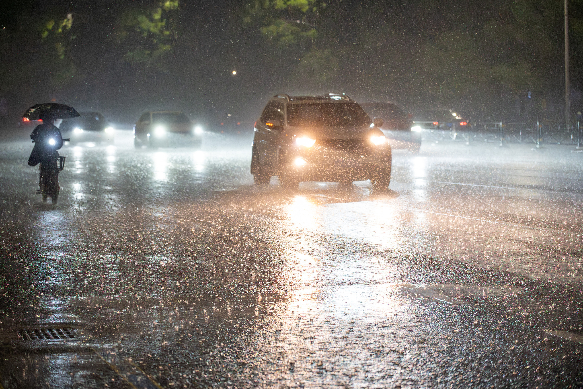 Heavy rain hits Wuhan, central China's Hubei Province, May 18, 2026. /VCG