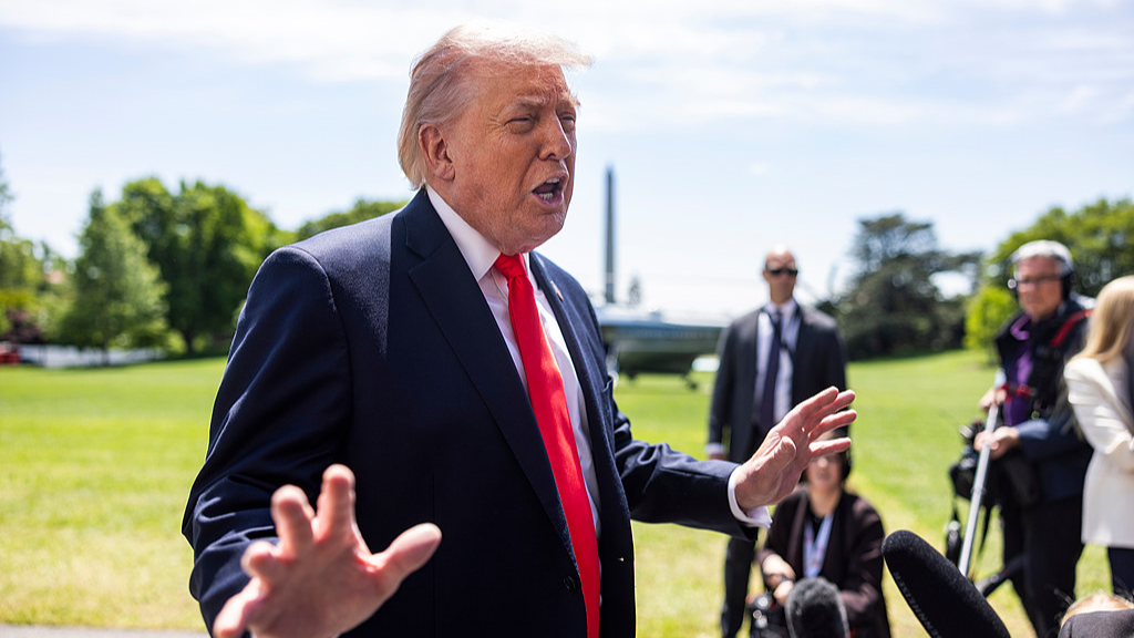 US President Donald Trump expresses dissatisfaction with the current state of negotiations with Iran to reporters on the South Lawn of the White House, Washington, DC, US, May 1, 2026. /VCG